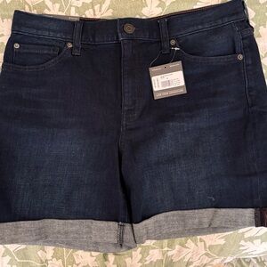 NEW with tags! EDDIE BAUER Boyfriend Denim Rolled Shorts (size 6)